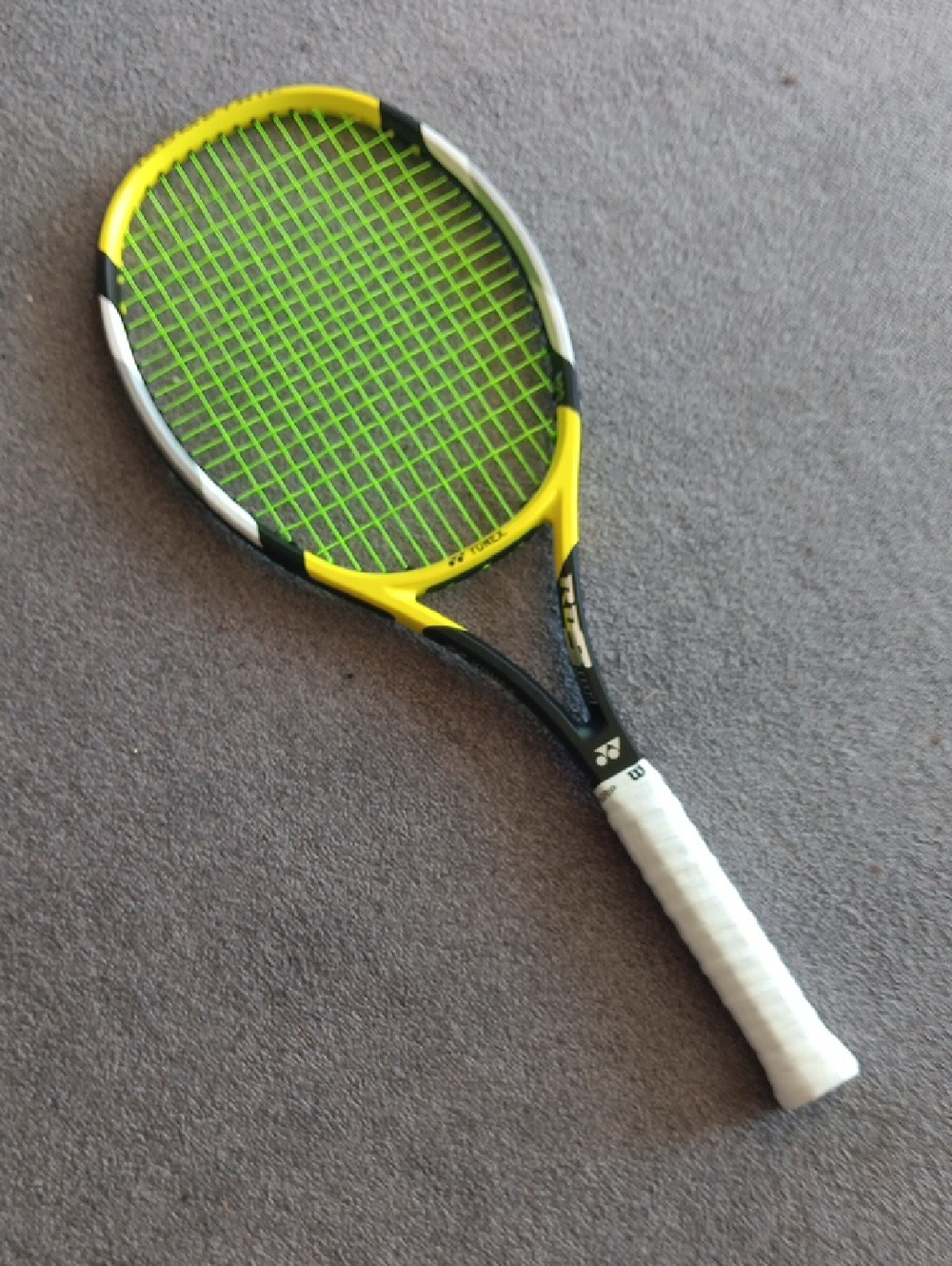 Yonex RDS 001 Mid w/4-1/2 grip strung 7/26  Solinco Hyper G Soft 1